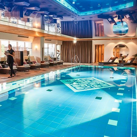 Vier Jahreszeiten Kempinski Muenchen Luaran gambar The swimming pool at the Hotel