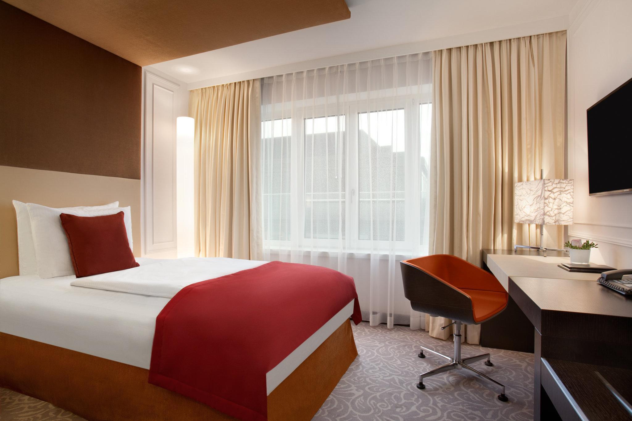 Vier Jahreszeiten Kempinski Muenchen Bilik gambar A room at the hotel