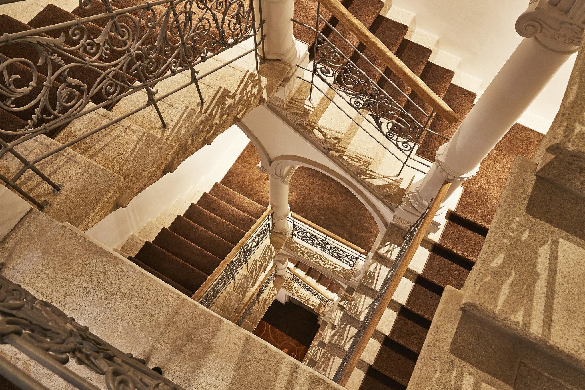 Vier Jahreszeiten Kempinski Muenchen Luaran gambar Staircase