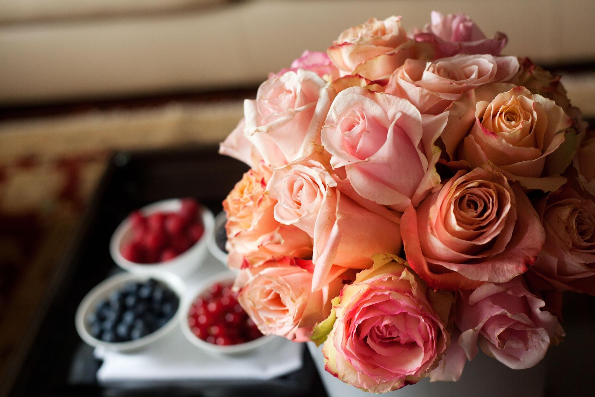 Vier Jahreszeiten Kempinski Muenchen Luaran gambar Roses