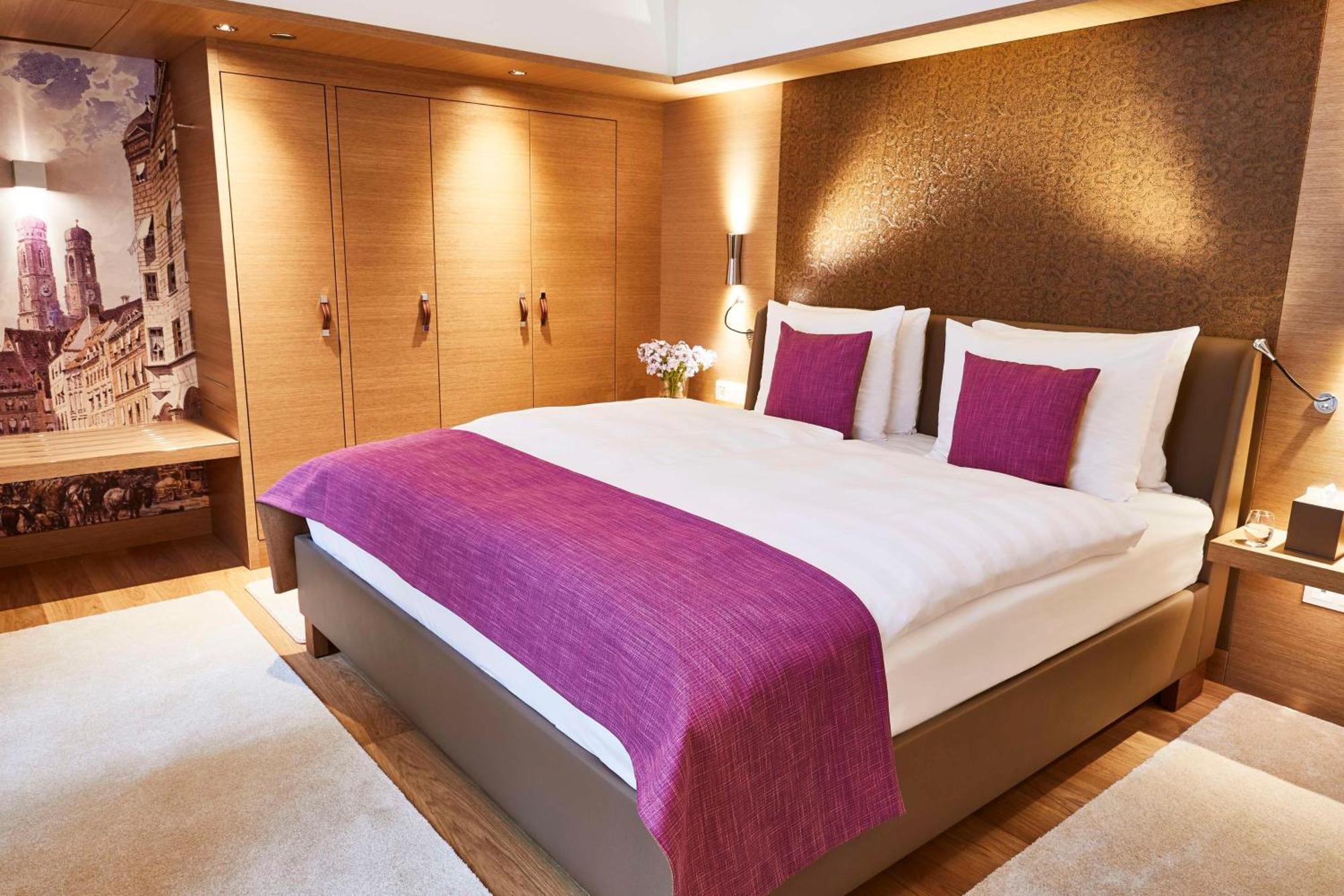 Vier Jahreszeiten Kempinski Muenchen Luaran gambar A typical bedroom