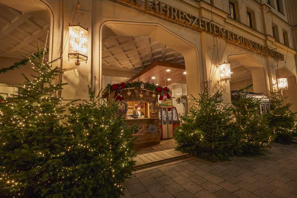 Vier Jahreszeiten Kempinski Muenchen Luaran gambar The entrance to the hotel