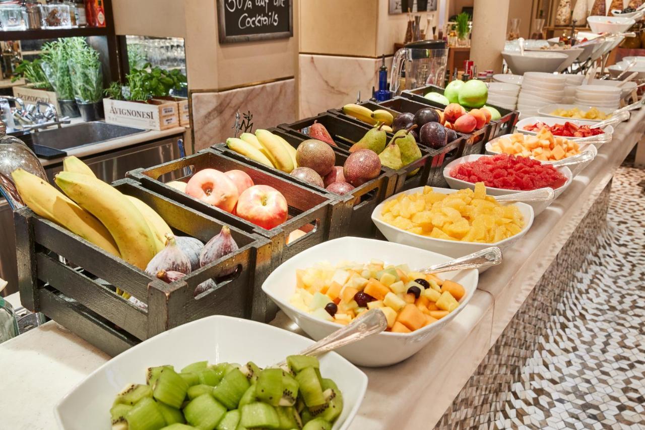 Vier Jahreszeiten Kempinski Muenchen Luaran gambar Fruit buffet